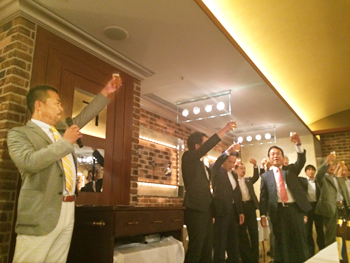 村上理事(株式会社江四住宅設備)乾杯